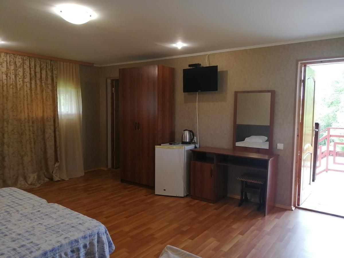 Мини-Отель На Агрба 22А Pizunda Bagian luar foto