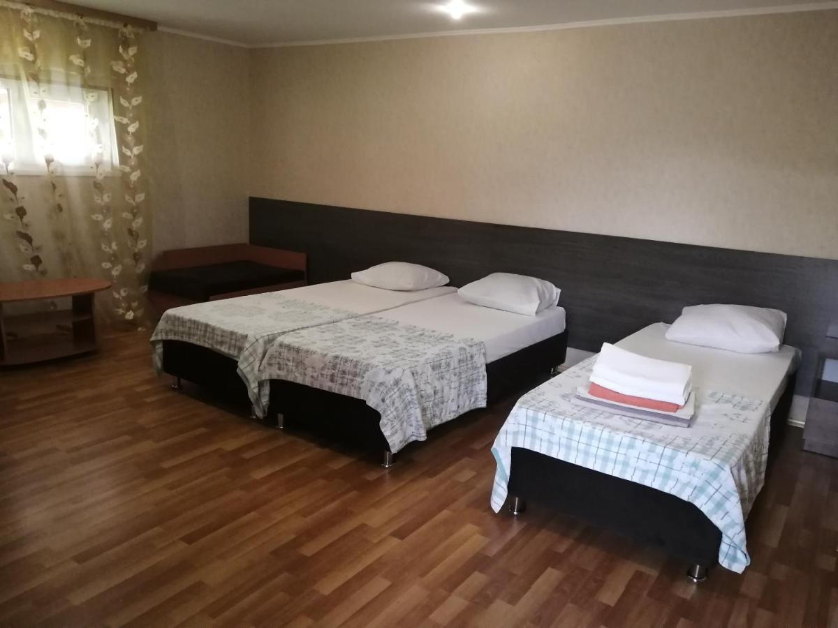 Мини-Отель На Агрба 22А Pizunda Bagian luar foto